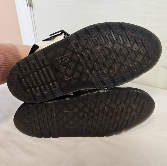 Dr. Martens Romi Crackle White Bow Chunky Platform Sandel - Picture 4 of 9